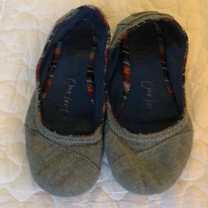 Chambray Toms size 1